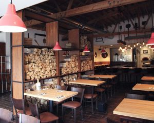 Pizzeria DeVille, Libertyville IL, main dining room.