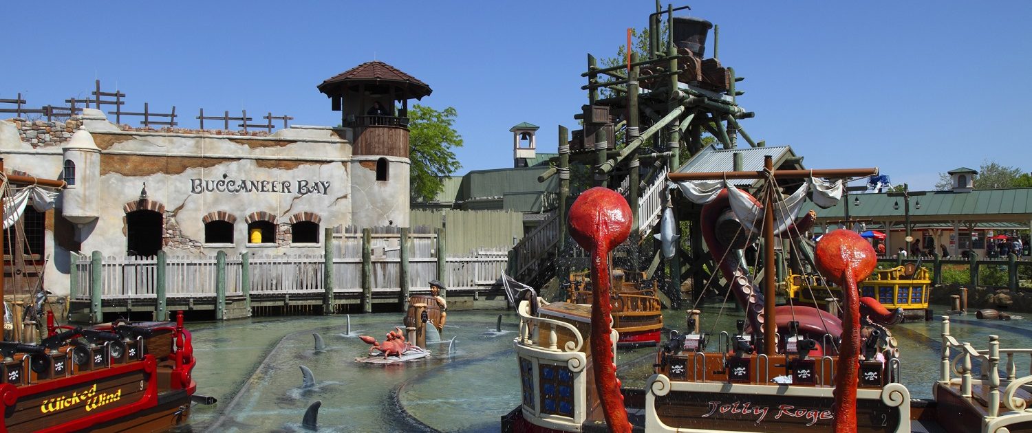 Six Flags Great America - Buccaneer Battle view of pool, pirate boats and bucket dump.